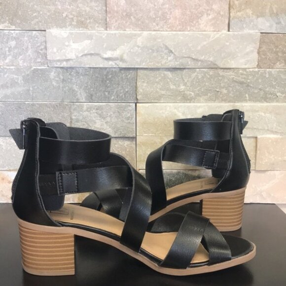 Material Girl Danee Block Heel City Sandals - Picture 5 of 5